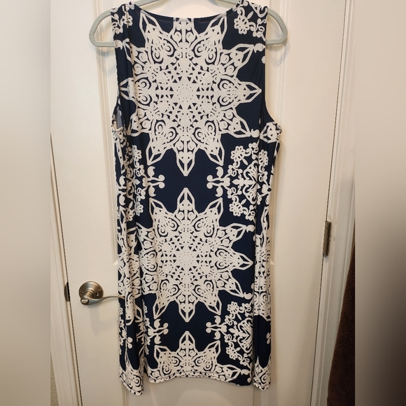 Dress - Picture 2 of 4